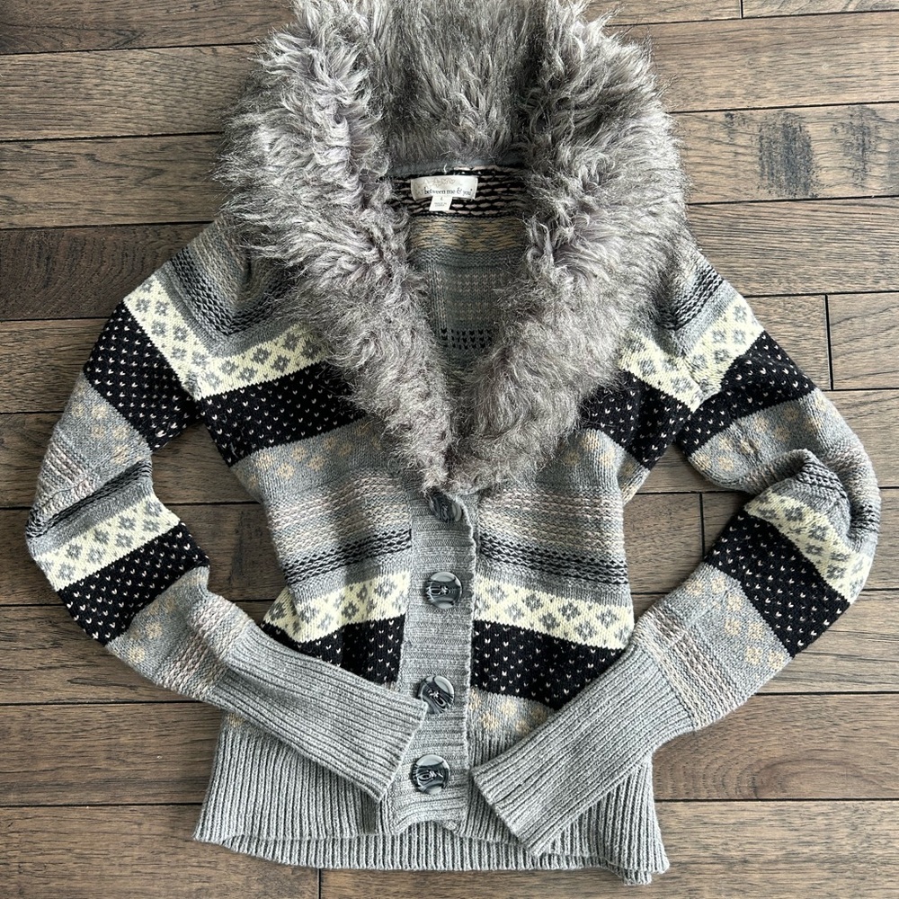 Chic Gray Striped Cardigan with Faux Fur Collar